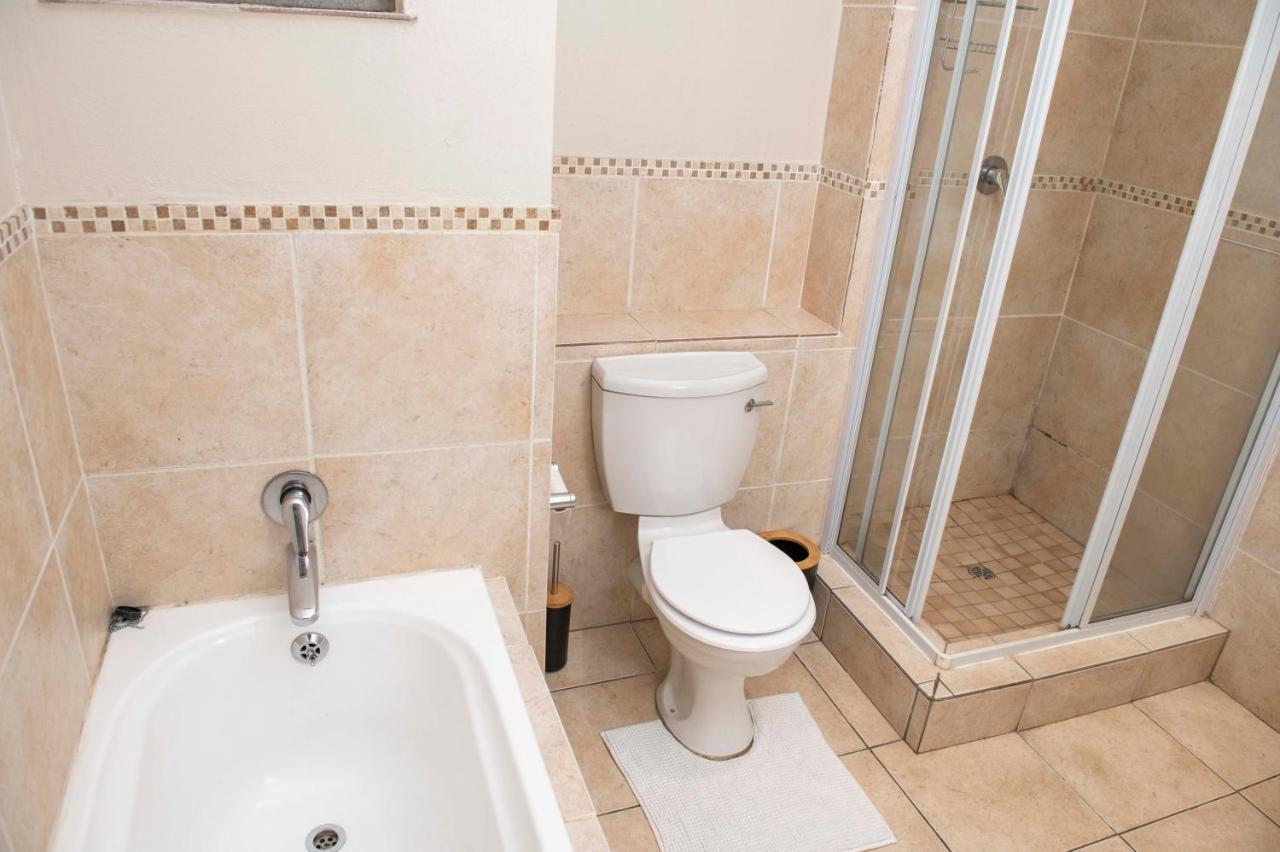 Grayston Exec Apartments 요하네스버그 외부 사진